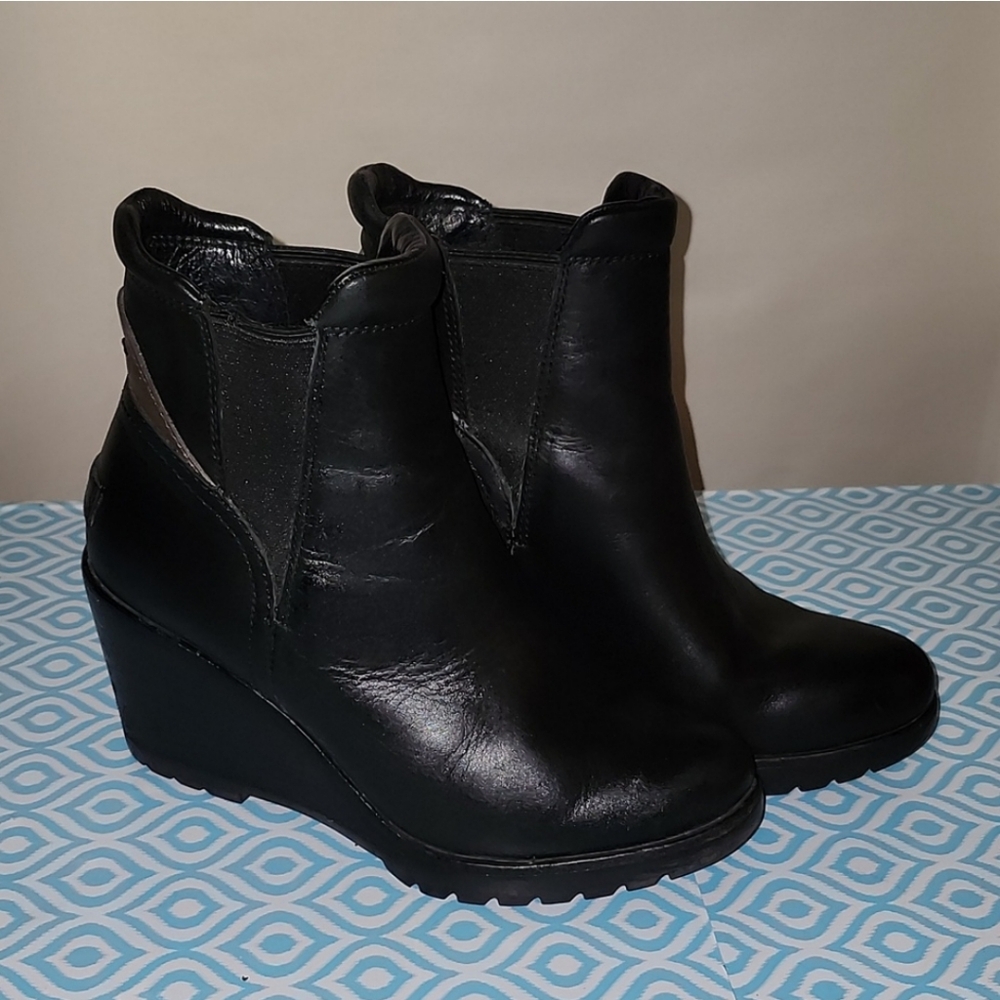 SOREL After Hours Black Leather Chelsea Wedge Booties Womens Size 6.5